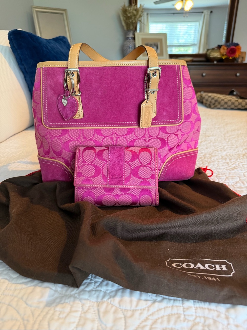 NWT COACH Pink Signature Suede & Canvas Hampton Tote w/ Wallet & Key Chain - Picture 16 of 16